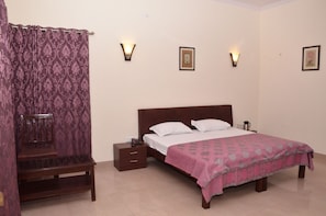 Cortinas blackout, camas extra, wifi gratis y ropa de cama