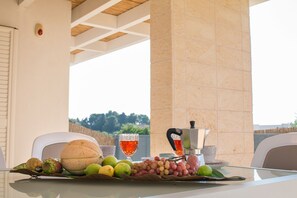Food and drink - TD Villa Patrizia Pool & Alfresco Kitchen (Monopoli)
