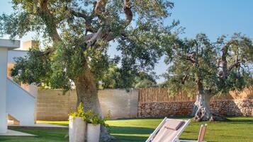 Villa, 2 Bedrooms | Garden view