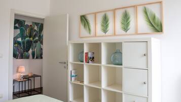 Villa, 2 Schlafzimmer | Wohnbereich | 32-Zoll-Fernseher mit Digitalempfang