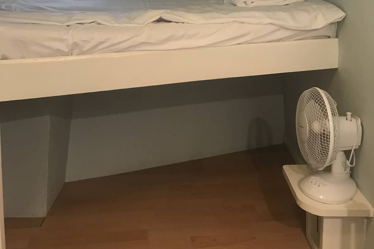 Standard Triple Room, Shared Bathroom (Mini)