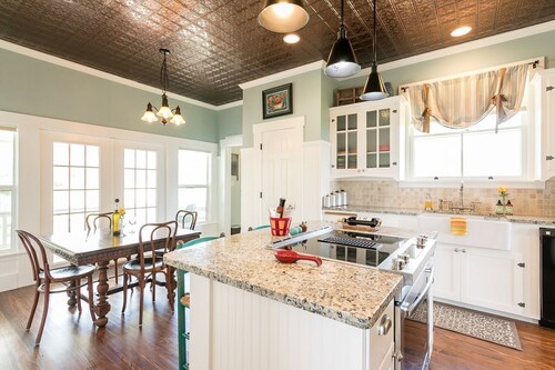 Lookout Hill Cottage | Wonderful Views | Near Luckenbach