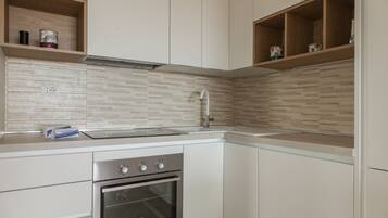 Elite Apartment, 1 Bedroom | Private kitchenette | Fridge, oven, stovetop, cookware/dishes/utensils