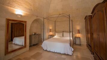 Villa, 5 Bedrooms | 5 bedrooms, individually decorated, individually furnished