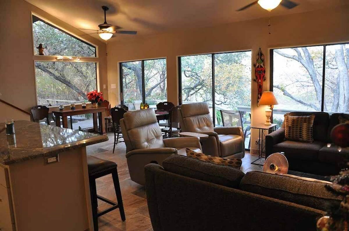 Beautiful Hill Country Home with Creek and River access