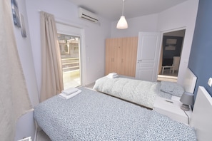 Comfort House, Multiple Beds, City View | Living area
