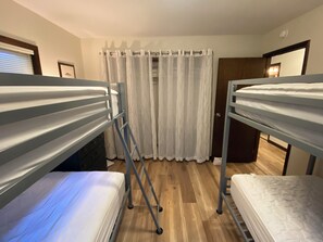 2 bedrooms, iron/ironing board, internet, bed sheets
