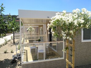 컴포트 이동 주택, 테라스 (Pearl) | 고급 침구, 객실 내 금고, 암막 커튼, 무료 WiFi