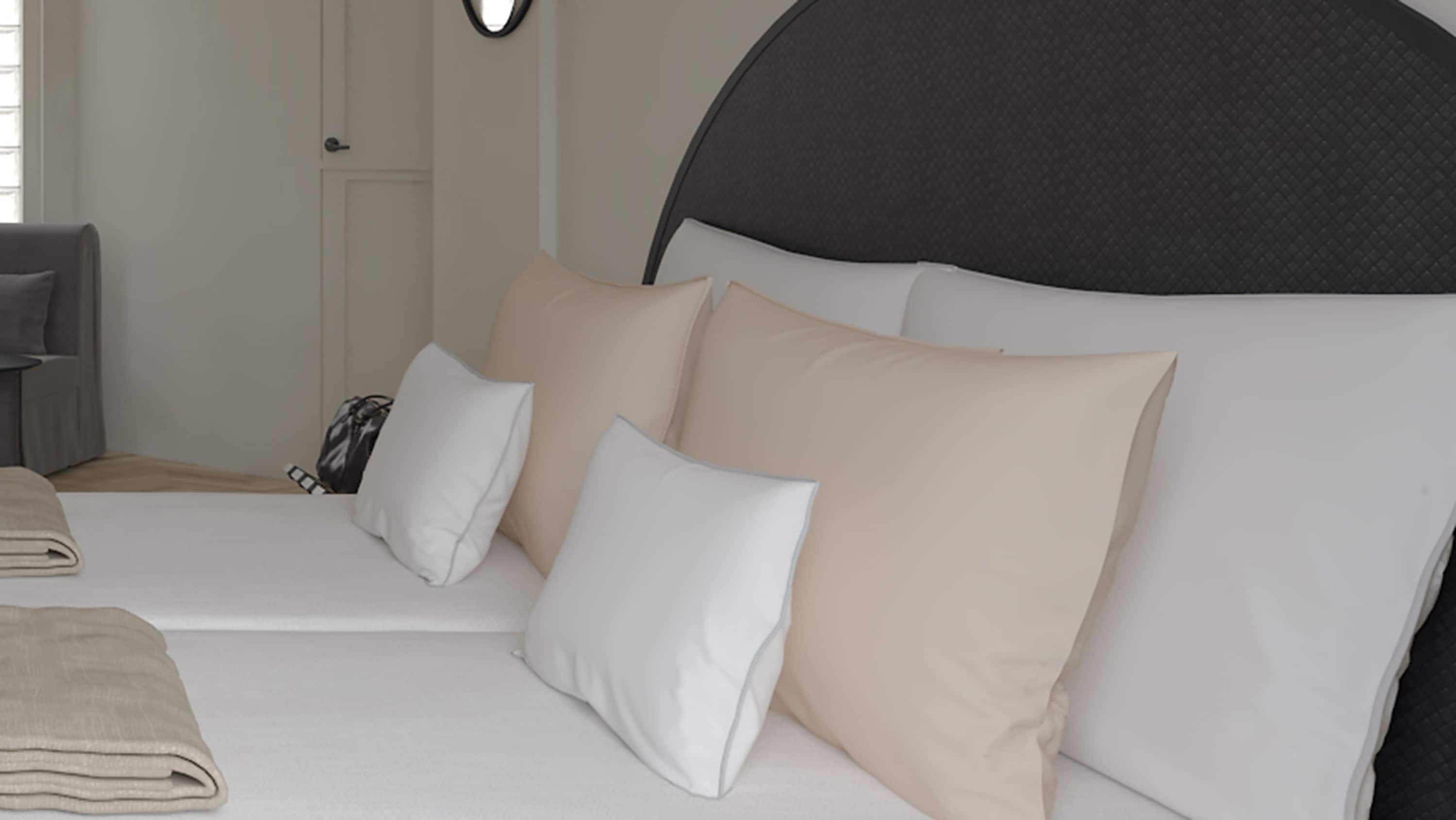 deluxe room, jetted tub | 1 bedroom, minibar, in-room safe, blackout curtains