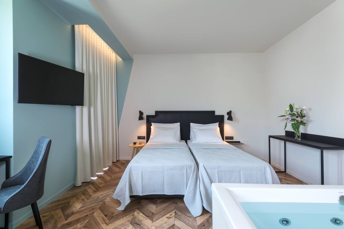 Suite, Jetted Tub (Prestige) | Minibar, in-room safe, desk, laptop workspace