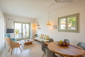 Biệt thự, 4 phòng ngủ, hồ bơi riêng (Aphrodite) | Khu phòng khách | TV màn hình phẳng