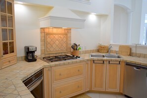 Fridge, microwave, oven, stovetop - WATERFRONT, HEATED POOL, 3/2/2  single-family Rotonda West Home (Rotonda West)