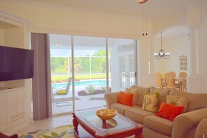 TV, books - WATERFRONT, HEATED POOL, 3/2/2  single-family Rotonda West Home (Rotonda West)