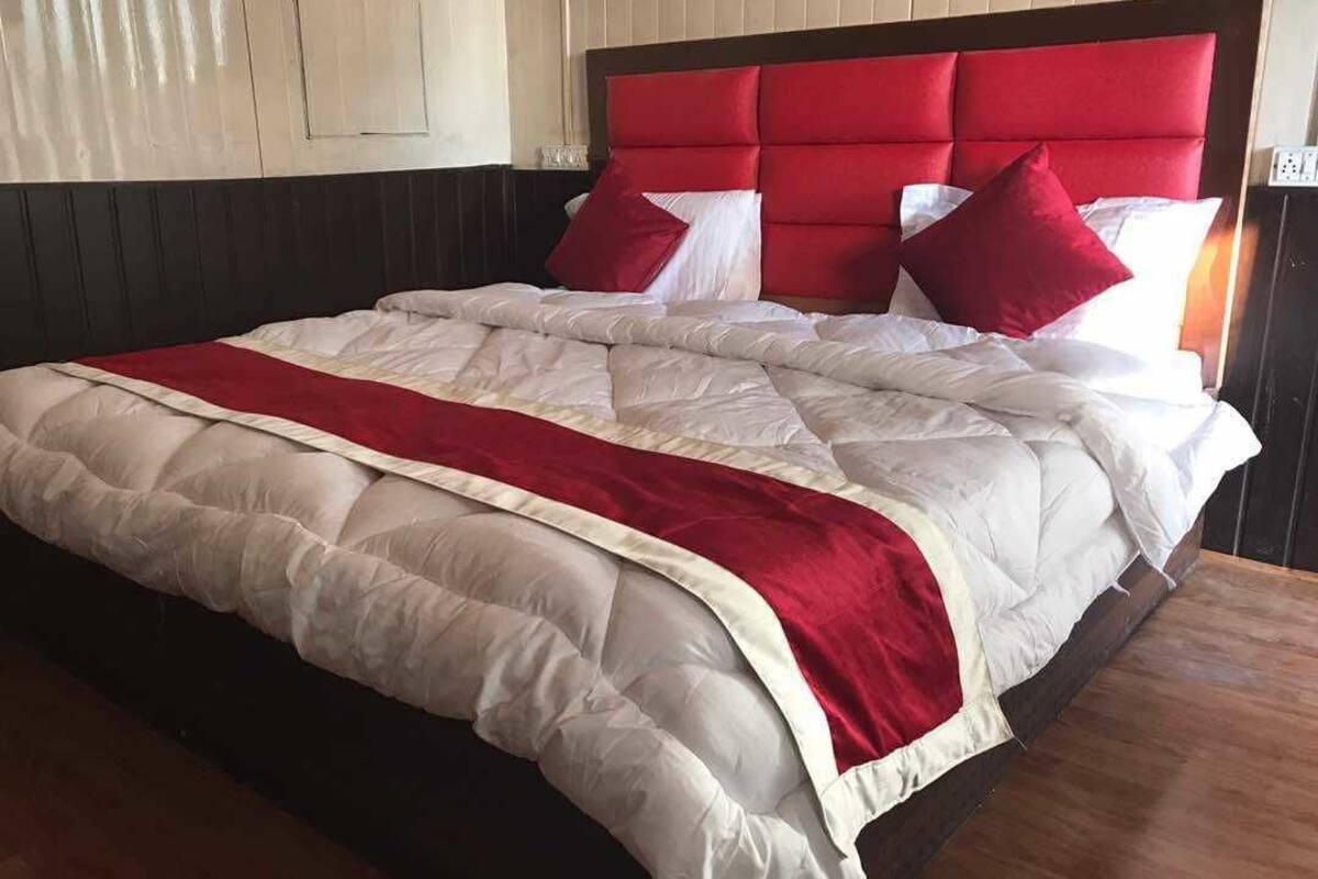 Rollaway beds, free WiFi