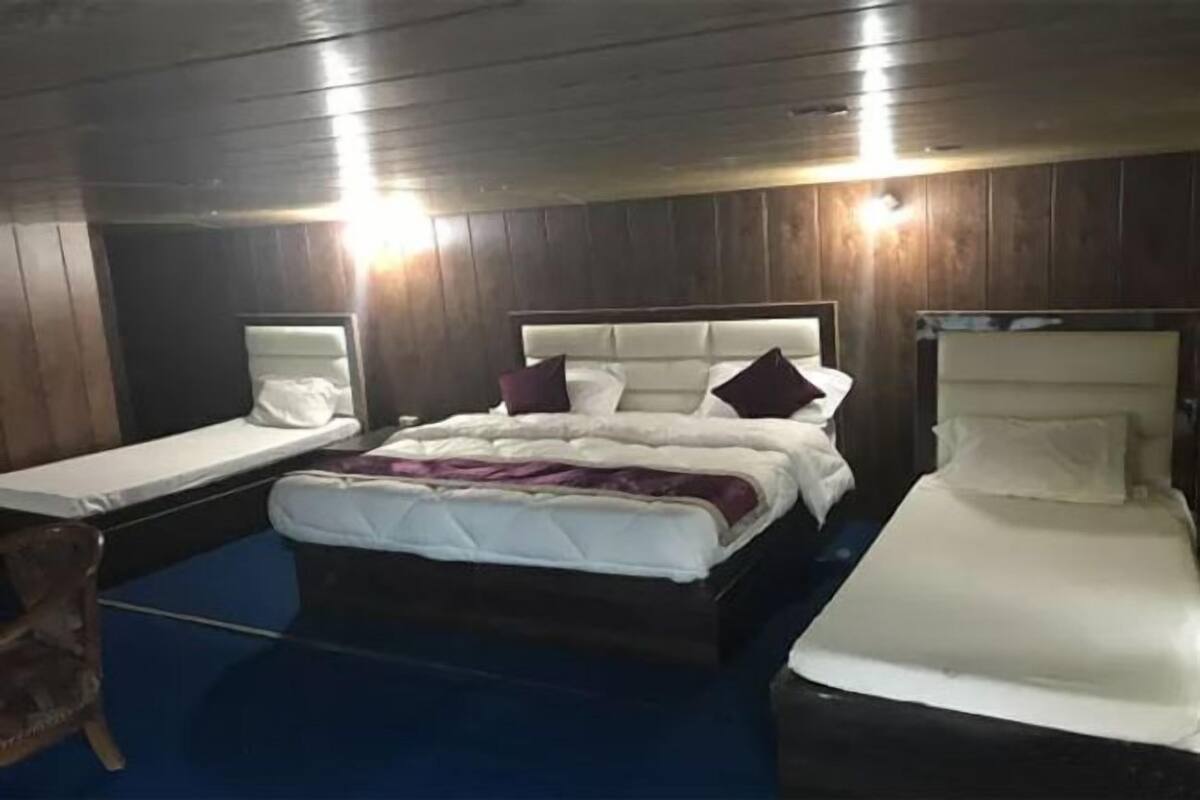 Economy Triple Room, 2 Queen Beds