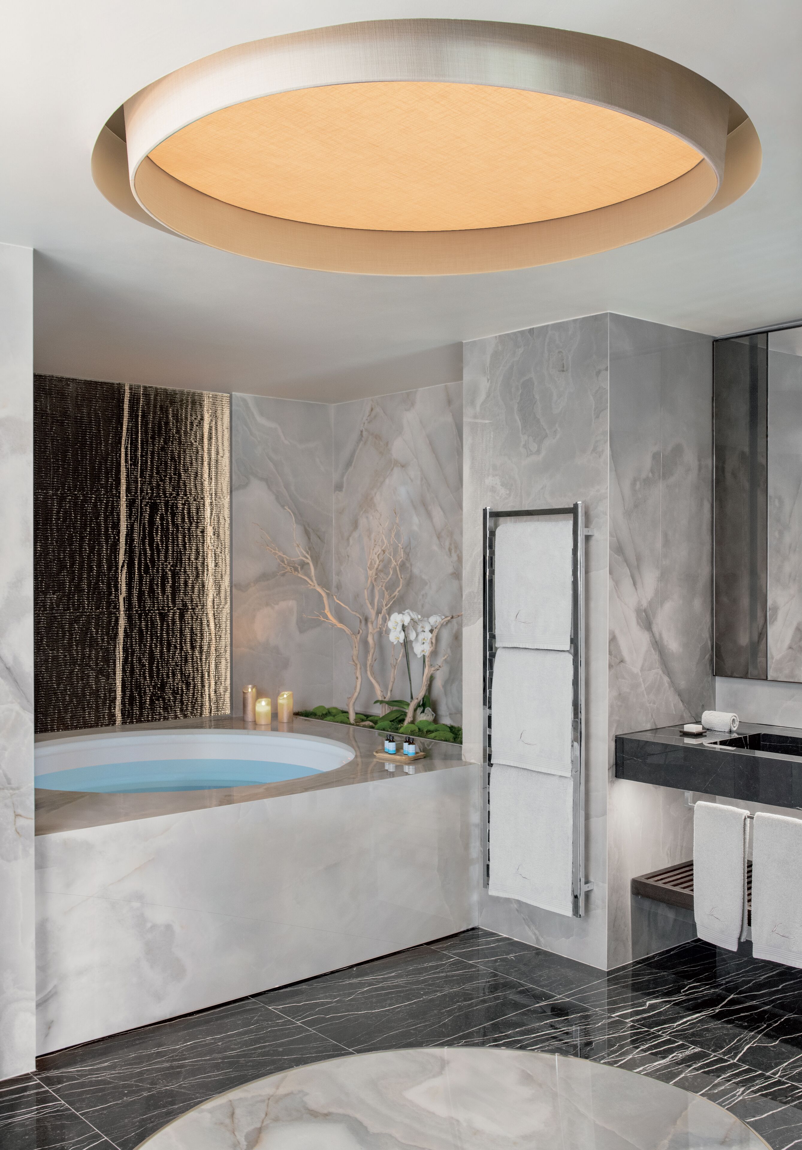 luxury apartment, 3 bedrooms | bathroom | free toiletries, hair dryer, bathrobes, slippers