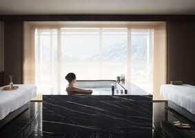 Suite Royal, 1 cama de matrimonio grande, vistas a la montaña | Baño | Artículos de higiene personal gratuitos, secador de pelo y albornoces
