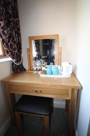 Superior Twin Room, Ensuite (Ebley) | WiFi