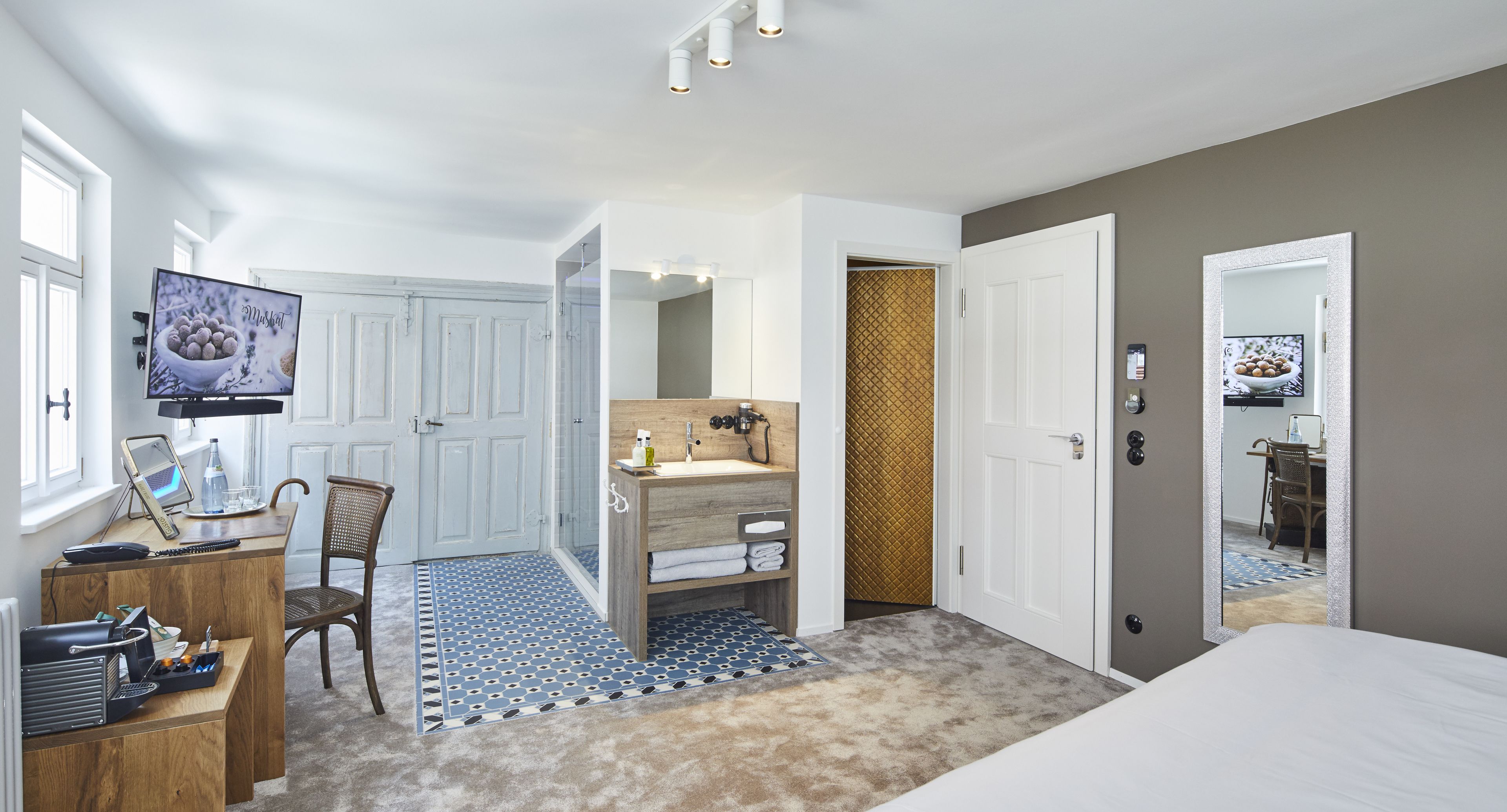 comfort double room, private bathroom, city view | 1 bedroom