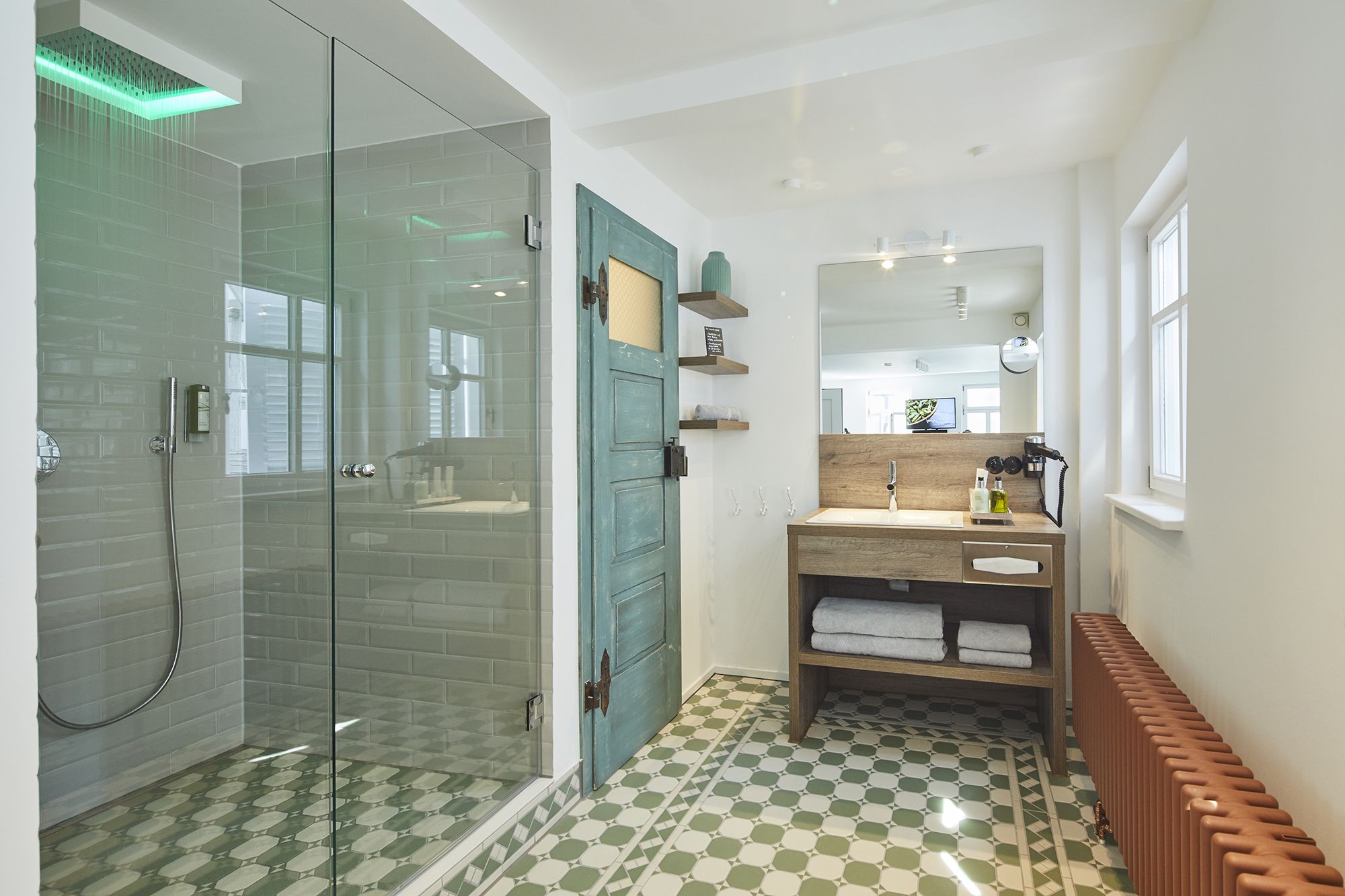 comfort double room, private bathroom, city view | bathroom