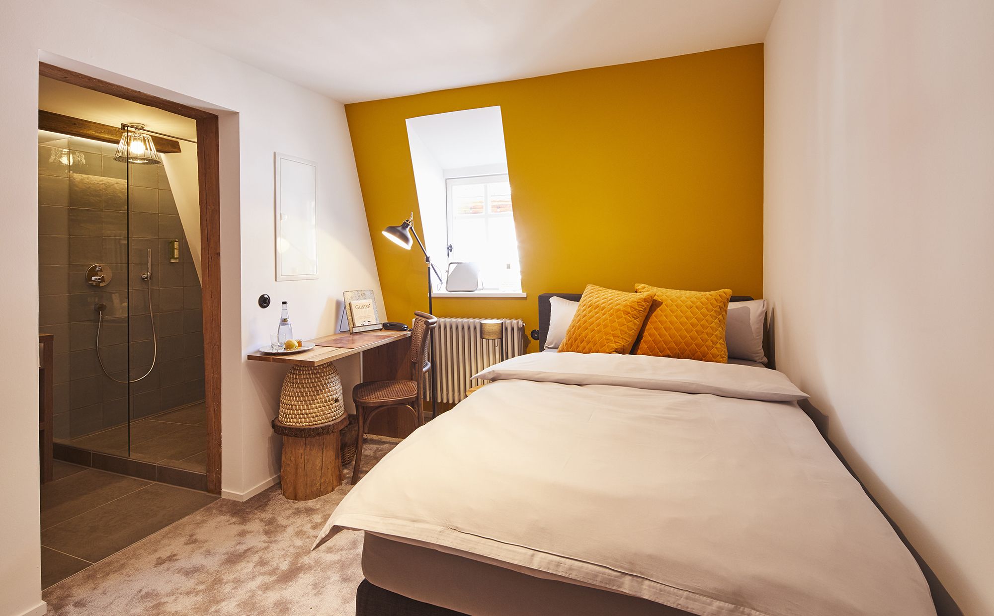 comfort single room, private bathroom, city view | 1 bedroom