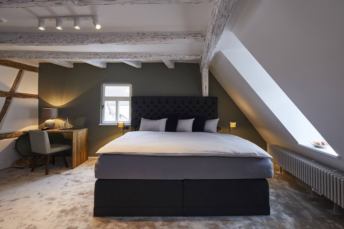 comfort double room, private bathroom, city view | 1 bedroom