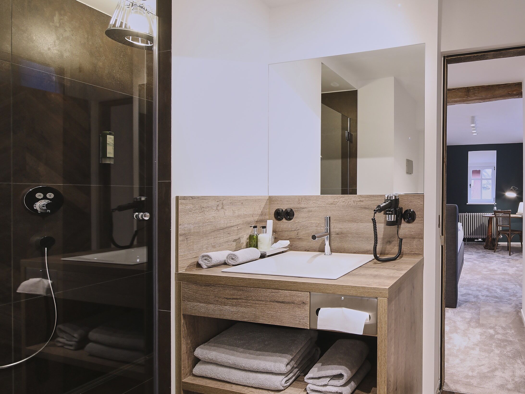 comfort single room, private bathroom, city view | bathroom