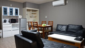 Apartment, Multiple Beds | In-room dining - Uri House (Beppu)