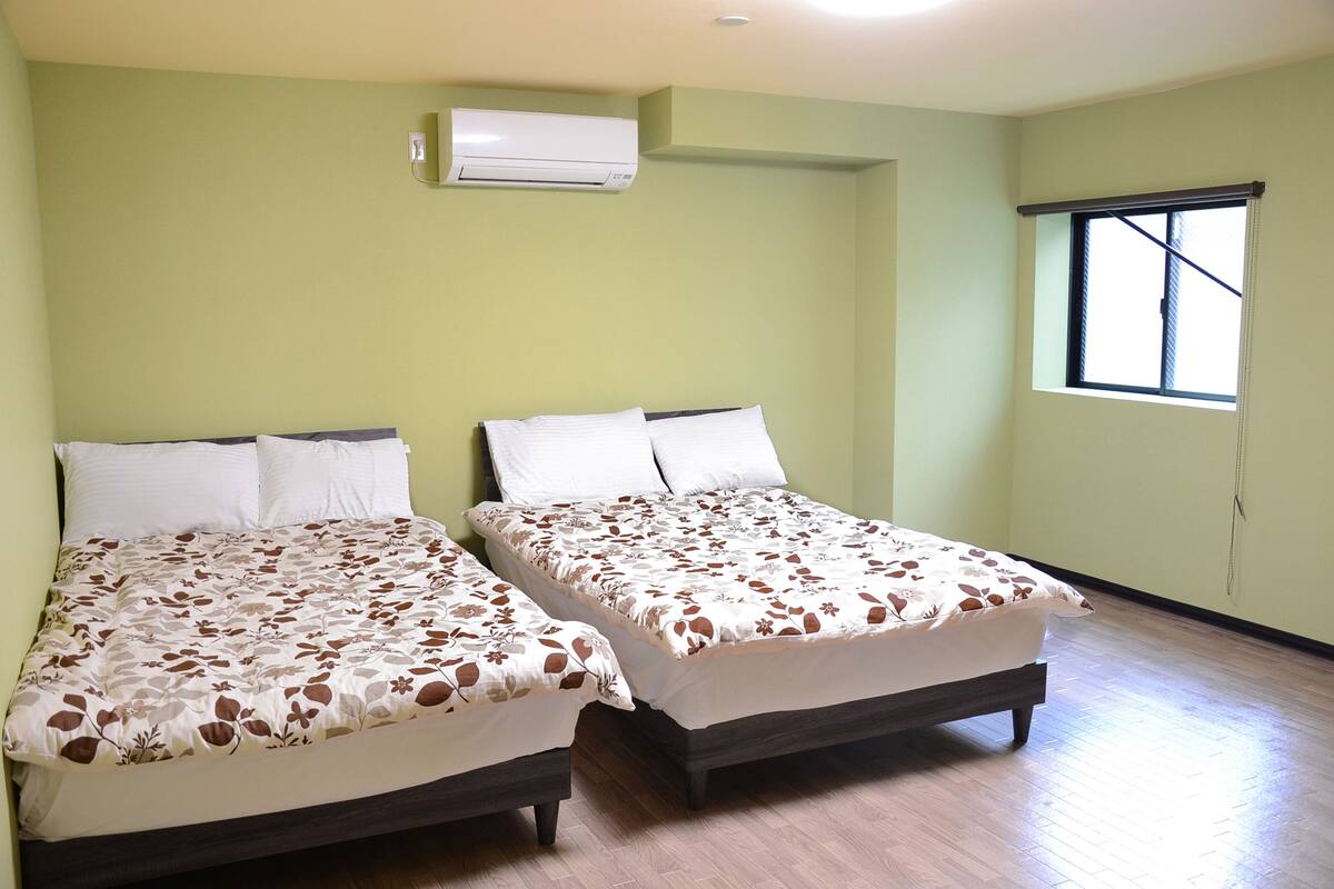 Soundproofing, free WiFi, bed sheets