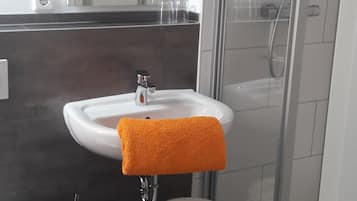Dusche im Bad