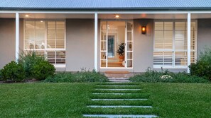 Exterior - Bella Casa - Pool, spa and Close to Sorrento Front Beach and Village (Sorrento)