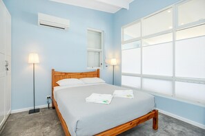 2 chambres, fer et planche à repasser, draps fournis