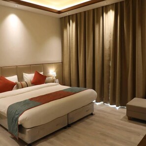 Suite | 1 bedroom, minibar, in-room safe, desk