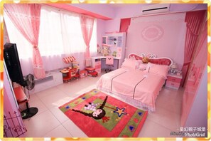 Hypo-allergenic bedding, individually decorated, free WiFi, bed sheets
