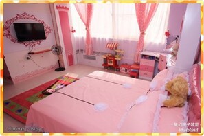 Hypo-allergenic bedding, individually decorated, free WiFi, bed sheets