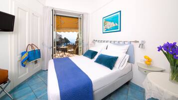 Superior Double Room, Sea View | Minibar, in-room safe, individually decorated, desk