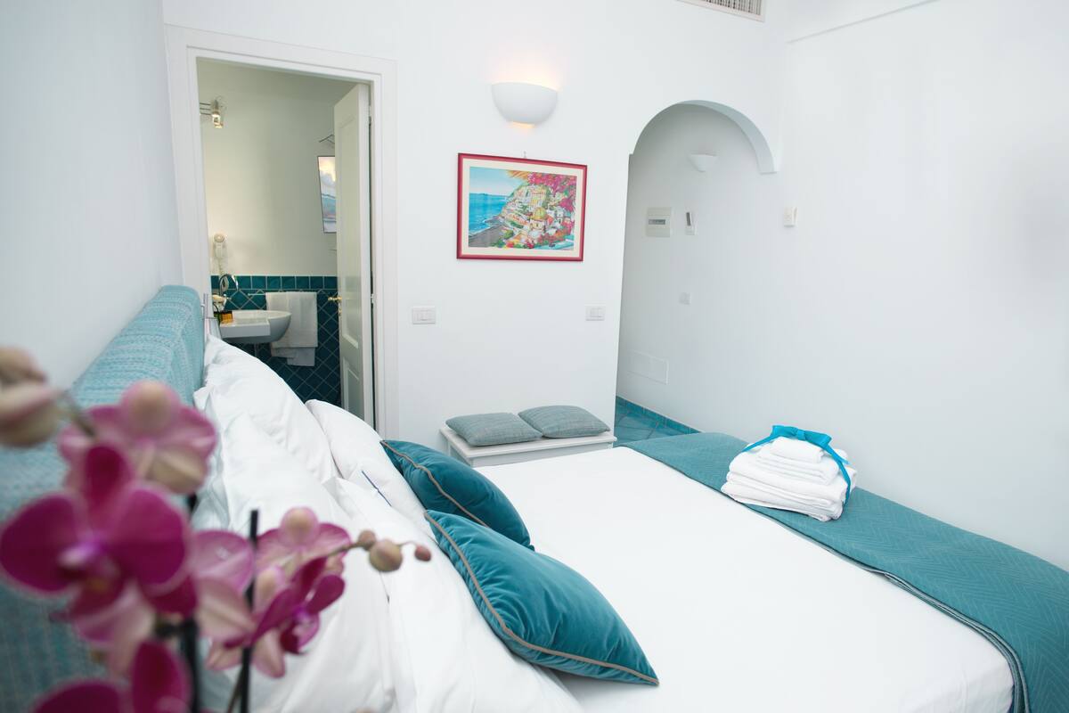 Superior Double Room, Terrace, Partial Sea View | Minibar, in-room safe, desk, blackout drapes