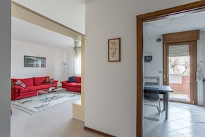Huoneisto, 3 makuuhuonetta, patio | Oleskelualue | Taulutelevisio