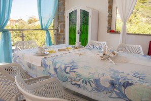 Free daily local cuisine breakfast - Laris (Castellabate)