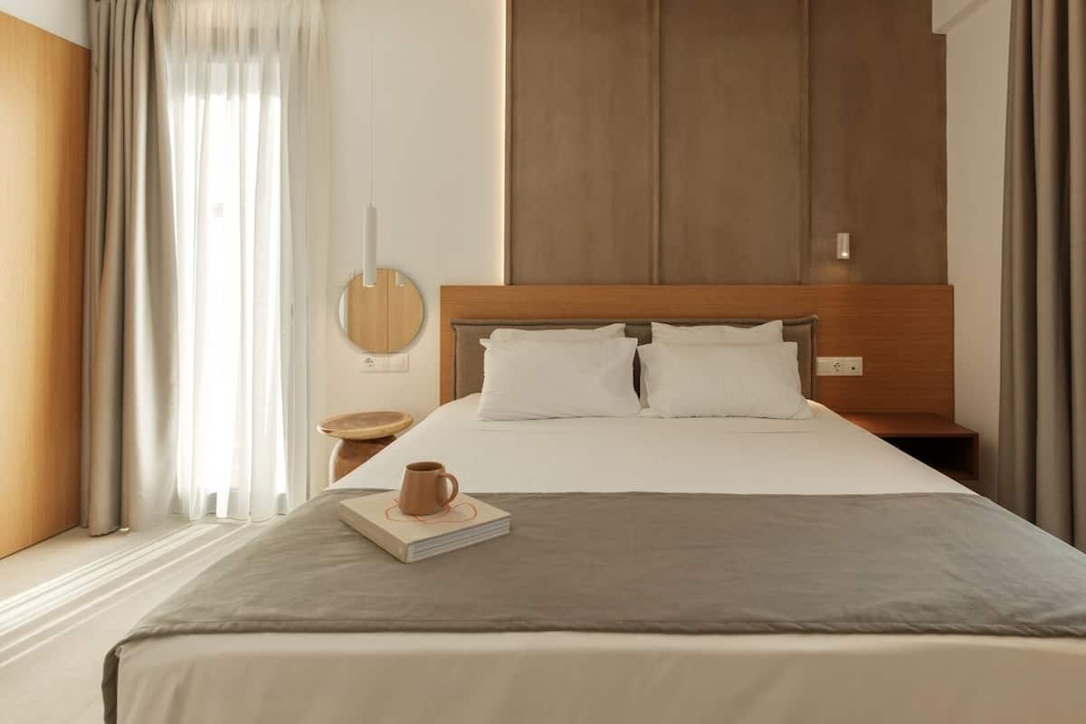Deluxe Room | Blackout drapes, iron/ironing board, free WiFi, bed sheets