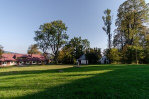Garden view - Mały Domek Beskidy (Jordanów)