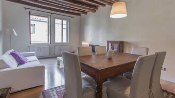 Apartment, 2 Bedrooms | In-room dining