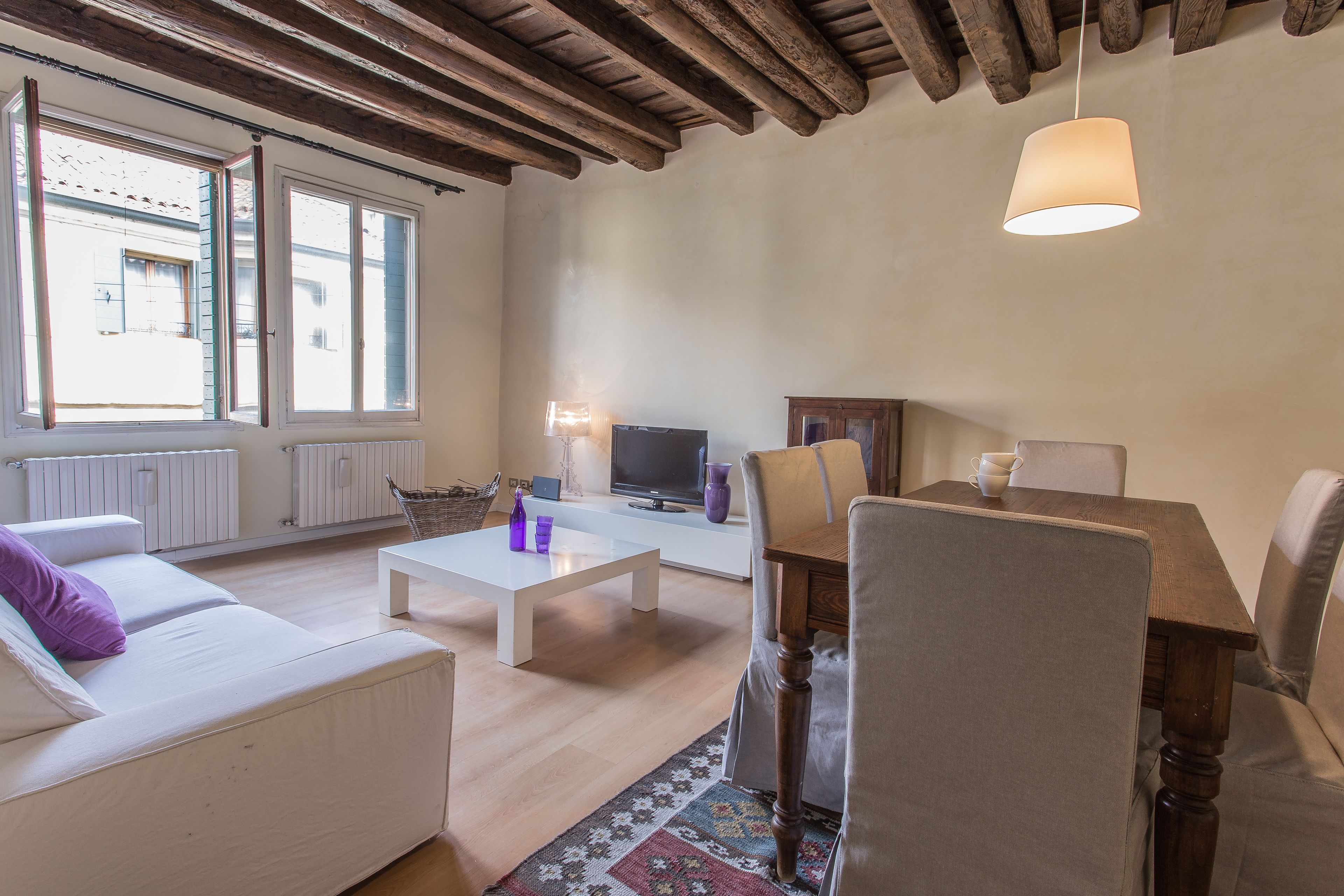 Apartment, 2 Schlafzimmer | Wohnbereich | Flachbildfernseher