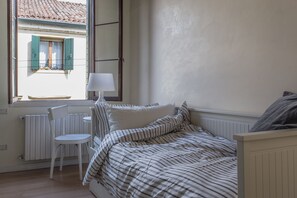 Appartement, 2 chambres | Bureau, fer et planche à repasser, lit parapluie, Wi-Fi gratuit