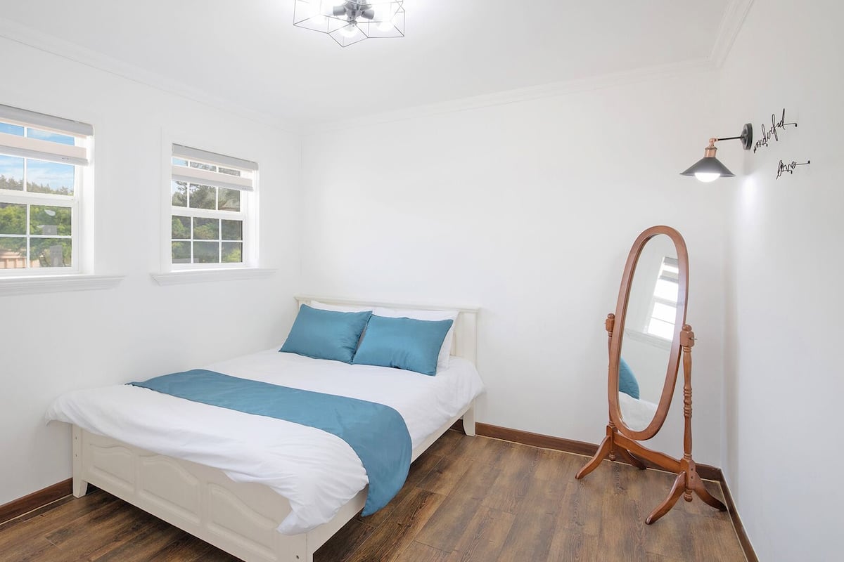 Andromeda (Max 6-person, Extra person charge on site more than 2-person)