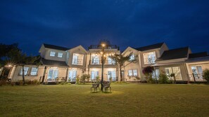 Façade de l’hébergement - soirée/nuit