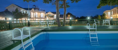 Seasonal outdoor pool
