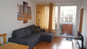 Lägenhet City - 1 sovrum (2.Stock) | Vardagsrum | Platt-tv och dvd-spelare