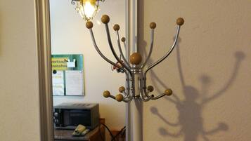 City-Apartment, 1 Schlafzimmer (2.Stock) | 1 Schlafzimmer, individuell dekoriert, individuell eingerichtet