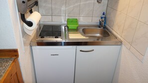City Apartment, 1 Bedroom (2.Stock) | 1 bedroom, individually decorated, individually furnished, desk